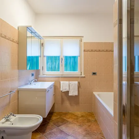 Guesthost - Comfortable Apartamento Grandola ed Uniti